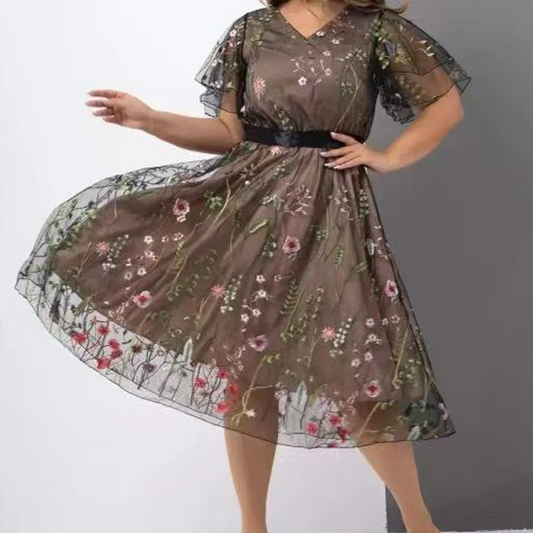 👗 Elegancka i zwiewna sukienka w kwiaty